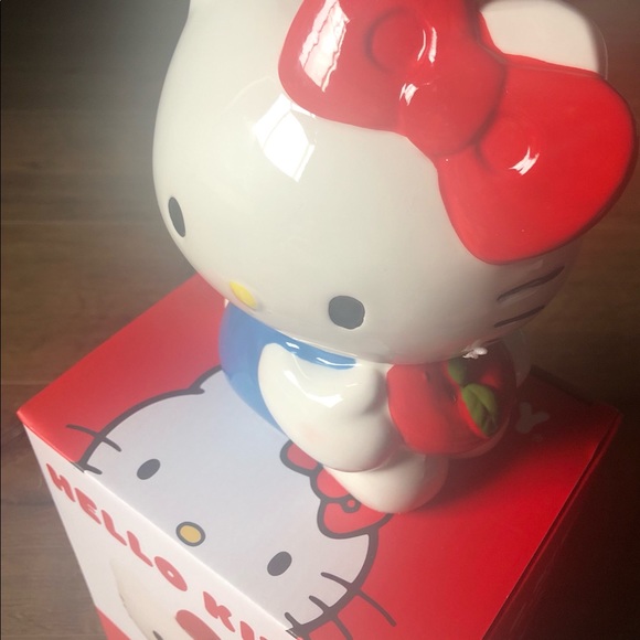 One Left! RARE HELLO KITTY-NWT large Ceramic Bank - Picture 2 of 10